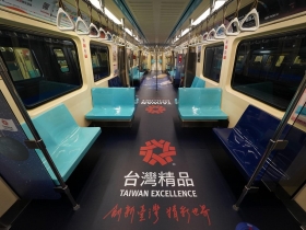 與國家艦隊星空漫步　台灣精品將宇宙搬進北捷車廂